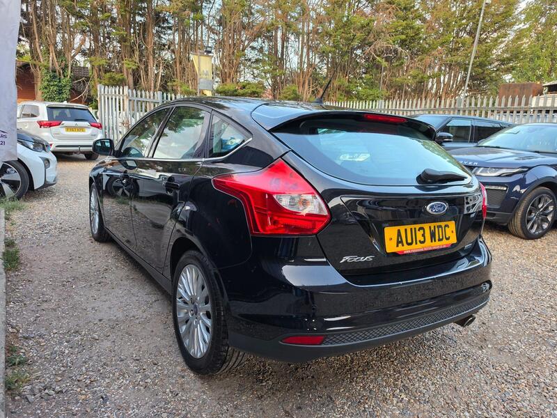 Ford Focus 1.6T EcoBoost Titanium X Euro 5 (s/s) 5dr view 3