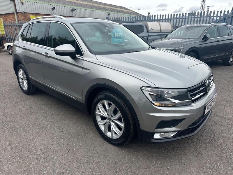 Volkswagen Tiguan view 4
