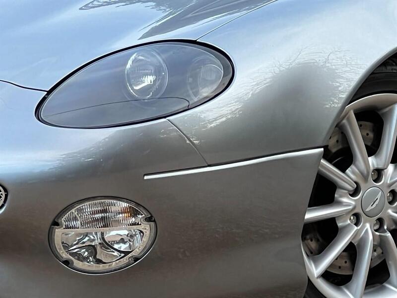 Aston Martin DB7 view 3