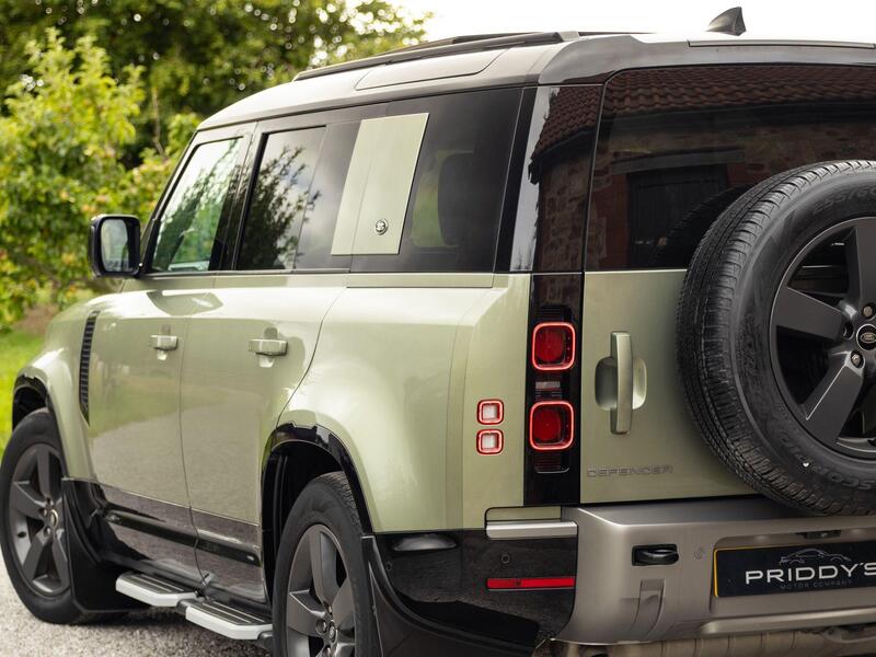 Land Rover Defender 110 view 7