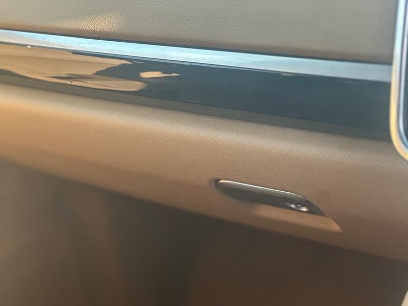 Porsche Cayenne view 73