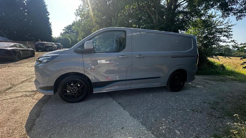 2025 Ford E-Transit Custom — photo 4