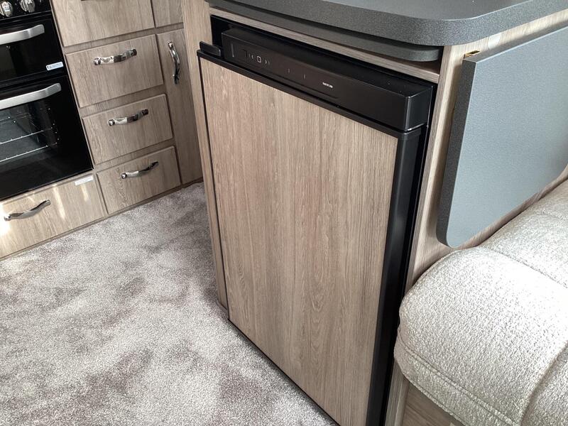 Auto-Sleepers Broadway EK TB LP — image 23