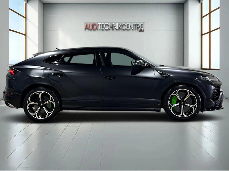 Lamborghini Urus view 5