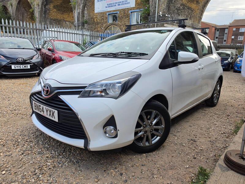 Toyota Yaris 1.33 Dual VVT-i Icon Euro 5 5dr Euro 5 view 3
