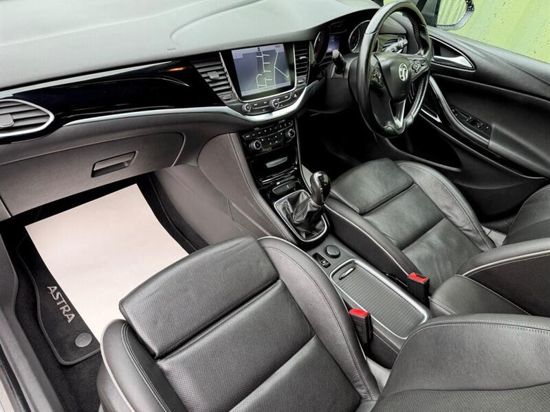 Vauxhall Astra view 4