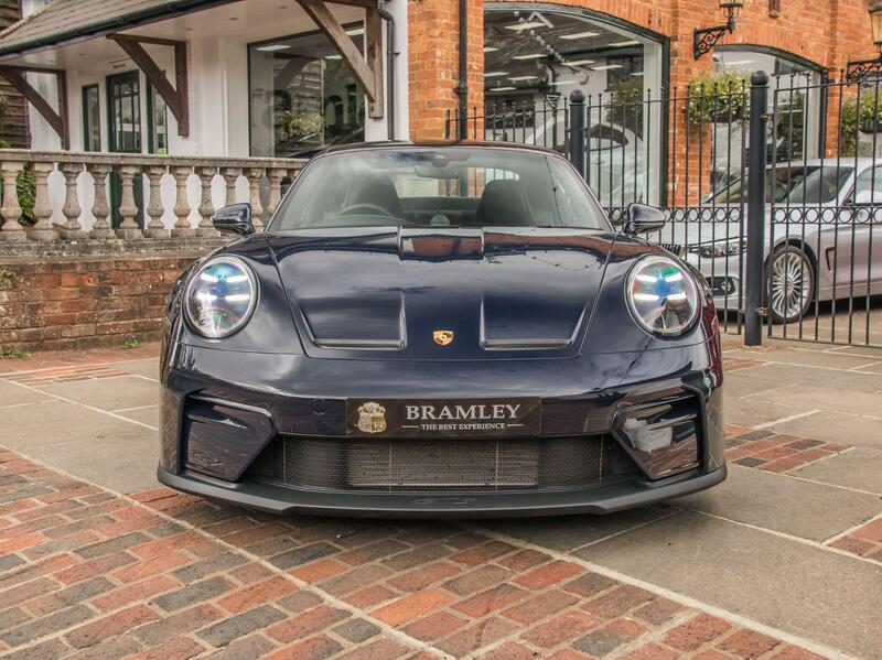 Porsche 911 view 6