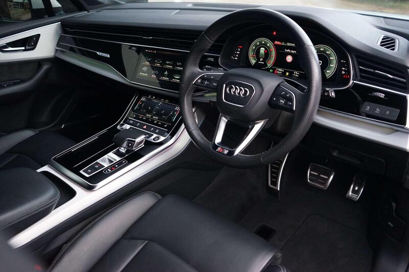 Audi Q7 view 2