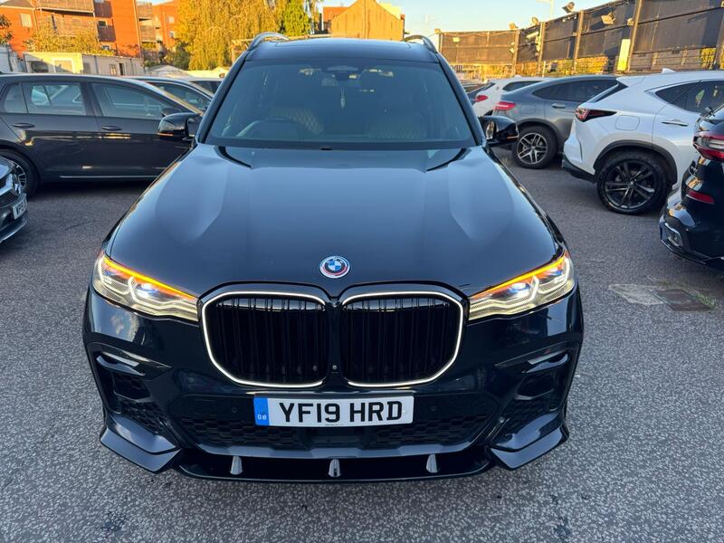 BMW X7 view 7