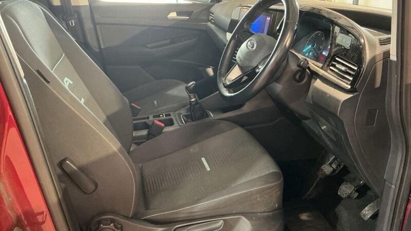 Ford Grand Tourneo Connect view 4