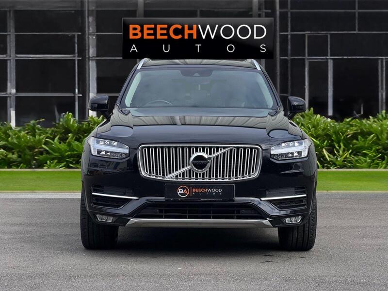 Volvo XC90 view 3