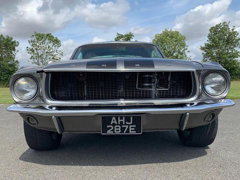 Ford Mustang view 4