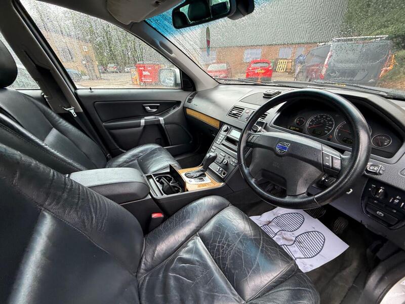 Volvo XC90 view 5