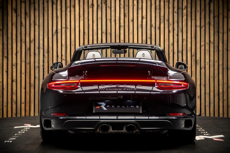 Porsche 911 view 6