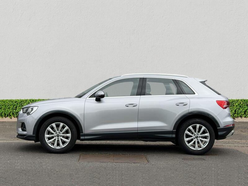 Audi Q3 view 4