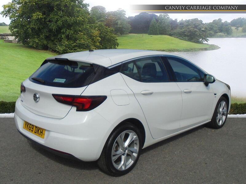 Vauxhall Astra view 3