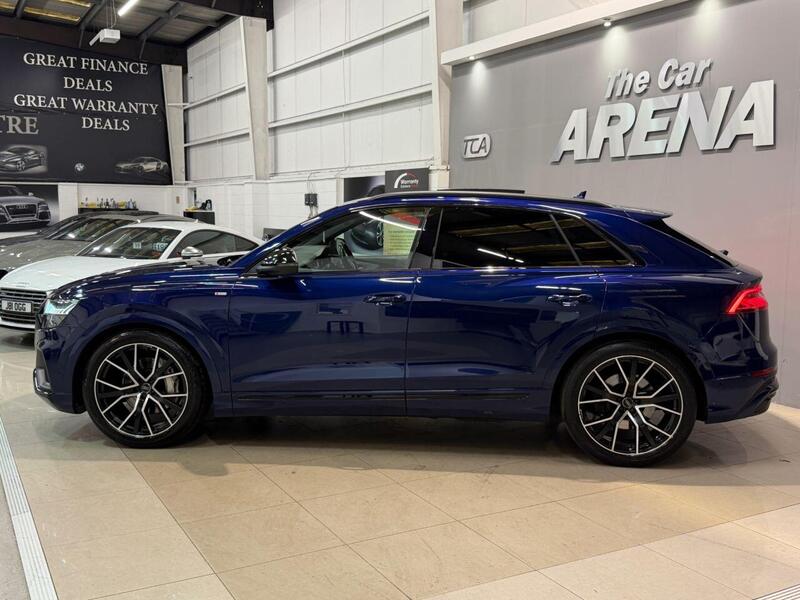 Audi Q8 view 7