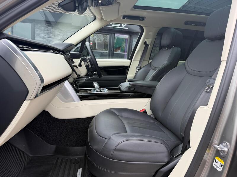 Land Rover Range Rover view 3
