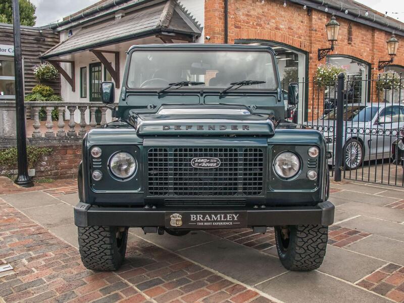 Land Rover Defender 110 view 5