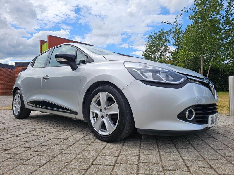 Renault Clio view 2
