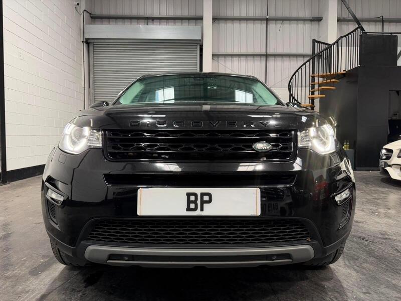 Land Rover Discovery Sport view 2