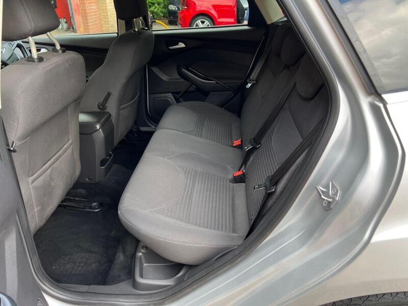 Ford Focus view 13