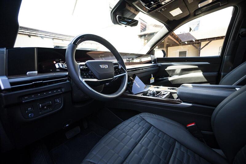 Cadillac Escalade view 7