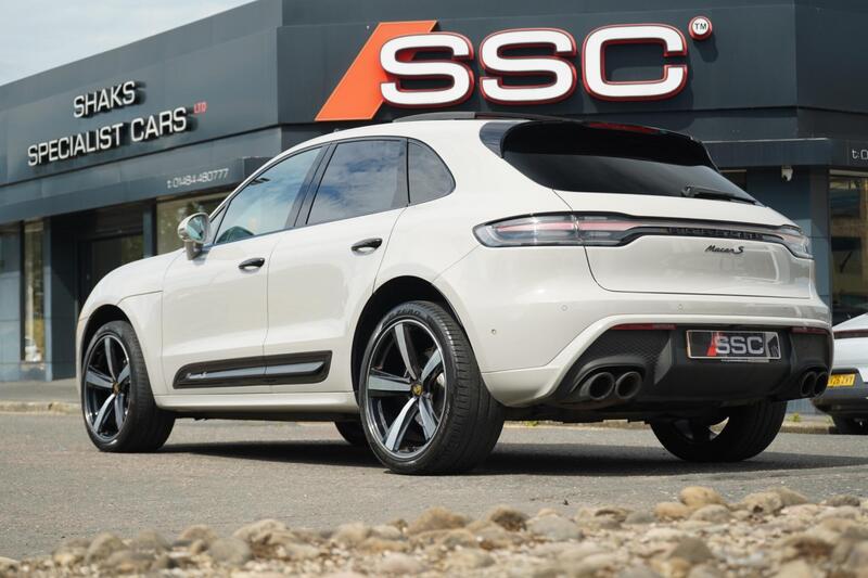 Porsche Macan view 3