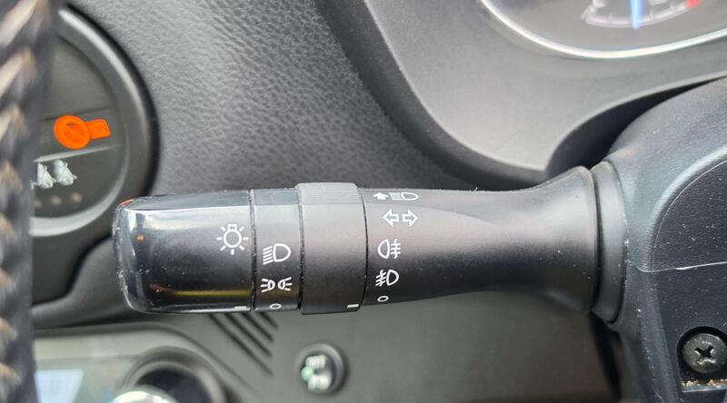 Toyota Yaris 1.5 VVT-h Design E-CVT Euro 6 (s/s) 5dr thumbnail 31
