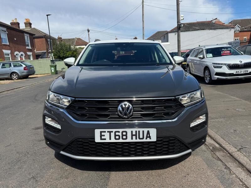 Volkswagen T-Roc view 2