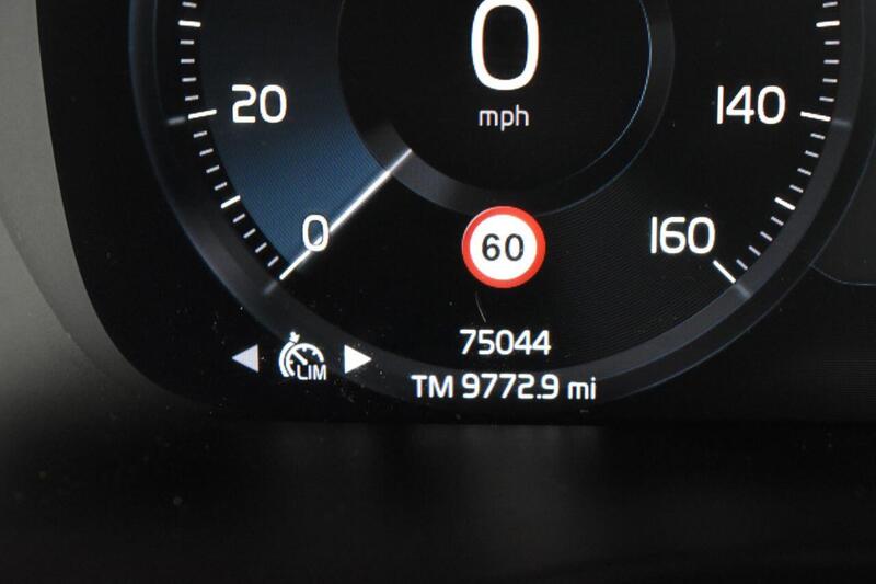 Volvo XC40 view 6
