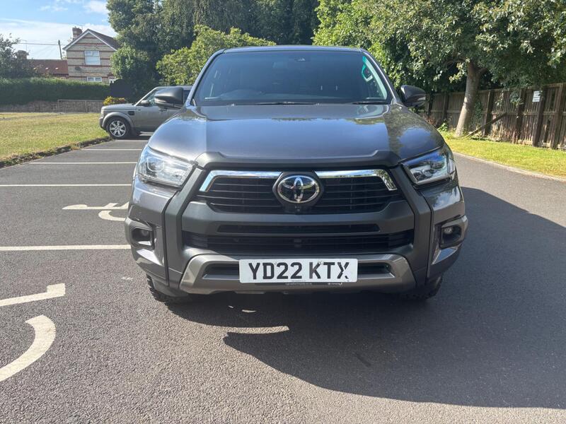 Toyota Hilux view 2