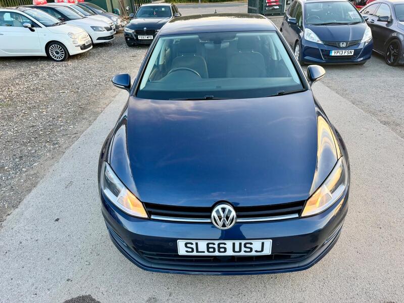 Volkswagen Golf view 3