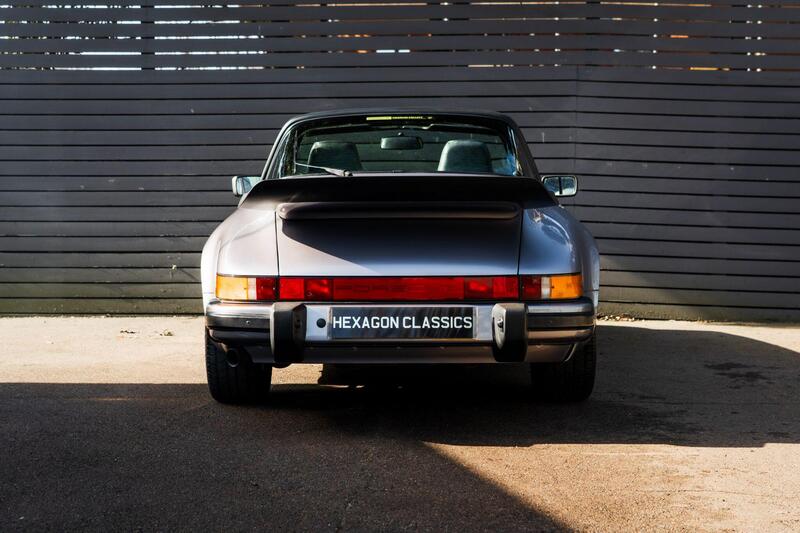 Porsche 911 view 6