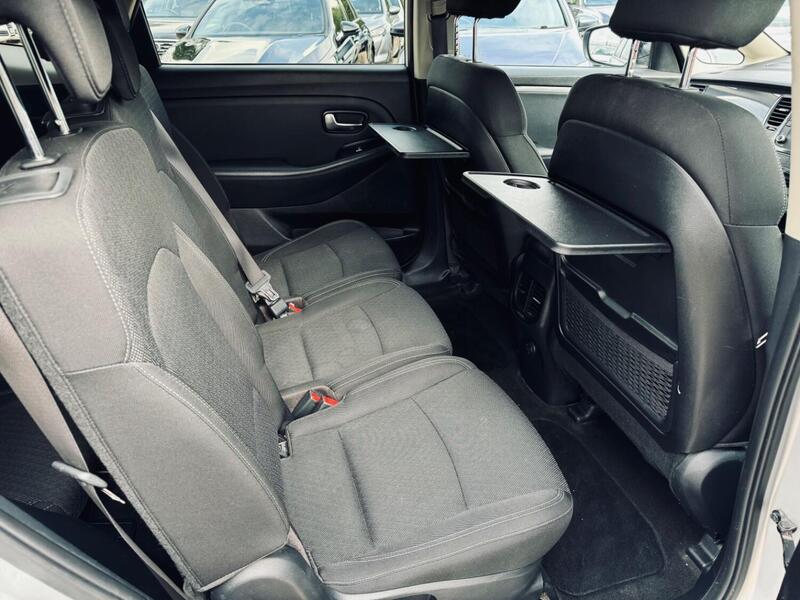 Kia Carens view 25