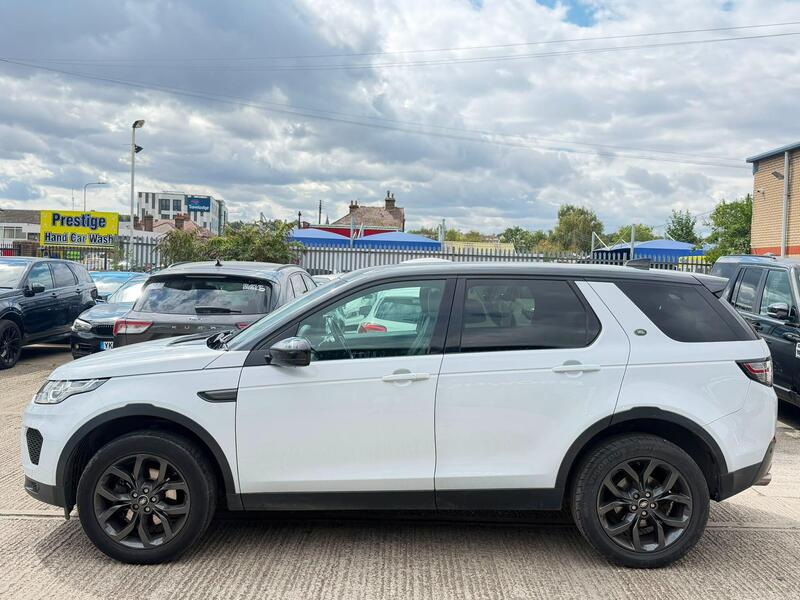 Land Rover Discovery Sport view 5