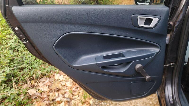 2012 Ford Fiesta — photo 48