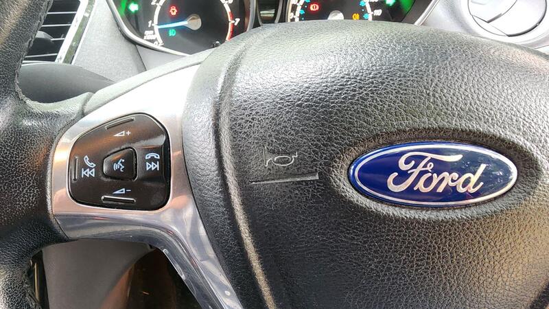 2012 Ford Fiesta — photo 36