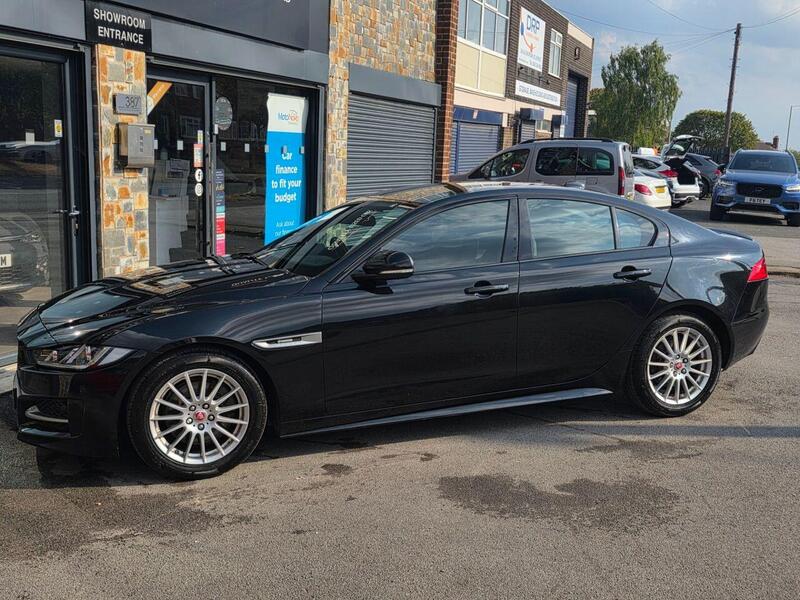 Jaguar Xe view 4