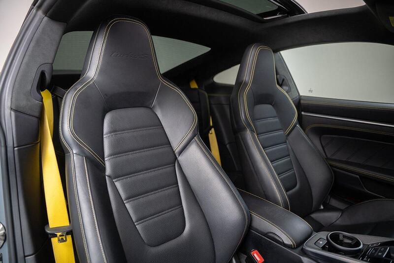 Porsche 911 view 3