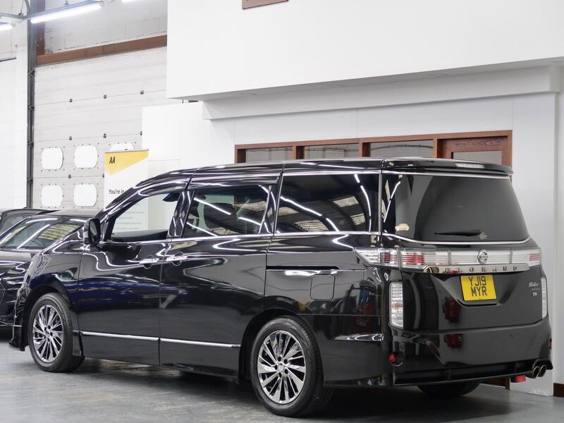 Nissan Elgrand view 4