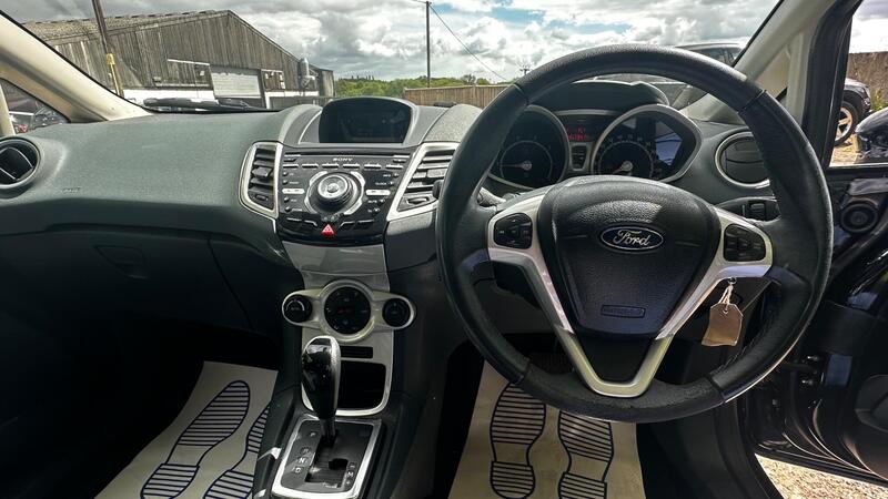 2011 Ford Fiesta — photo 14