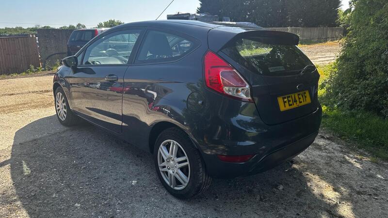 2014 Ford Fiesta — photo 4