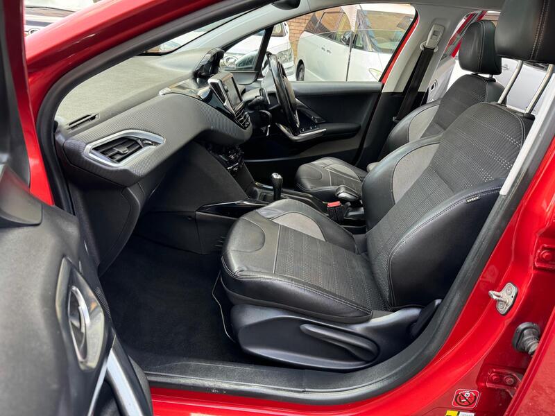 Peugeot 2008 view 16
