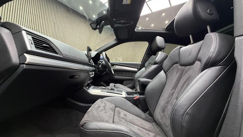 Audi Q5 view 3