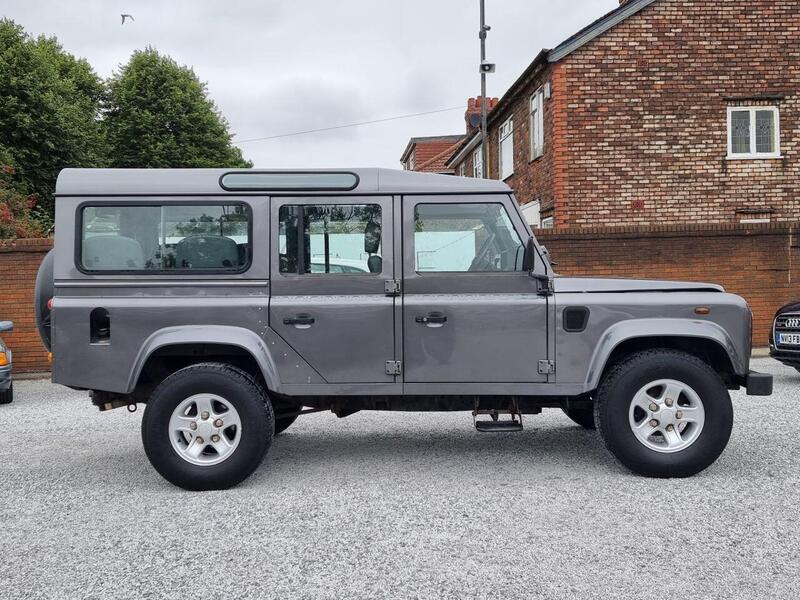 Land Rover Defender view 3