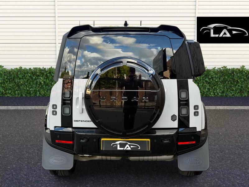 Land Rover Defender 110 view 7