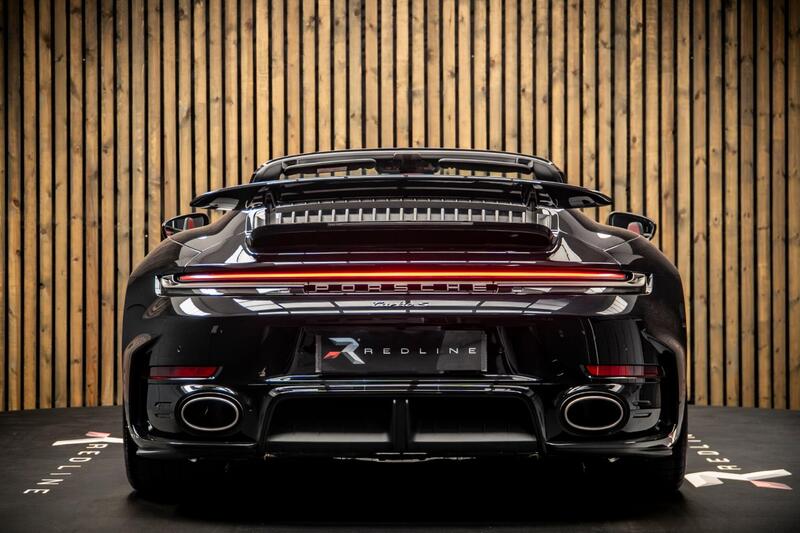 Porsche 911 view 6