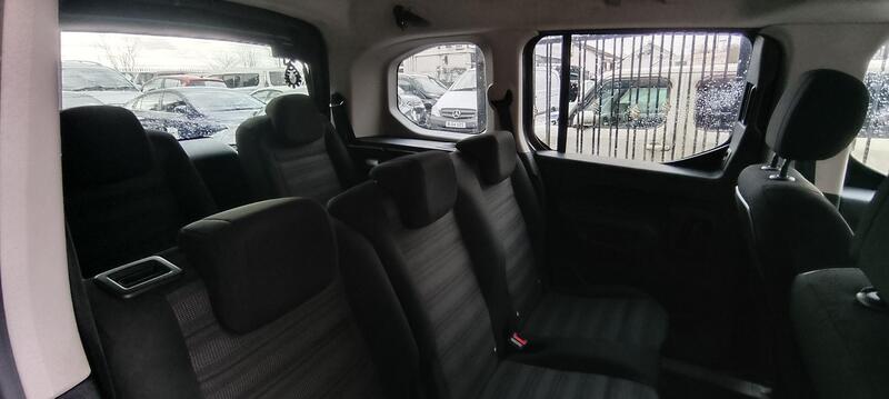 Vauxhall Combo Life view 6
