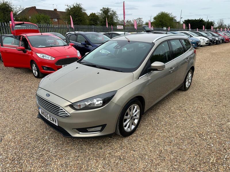 Ford Focus view 3